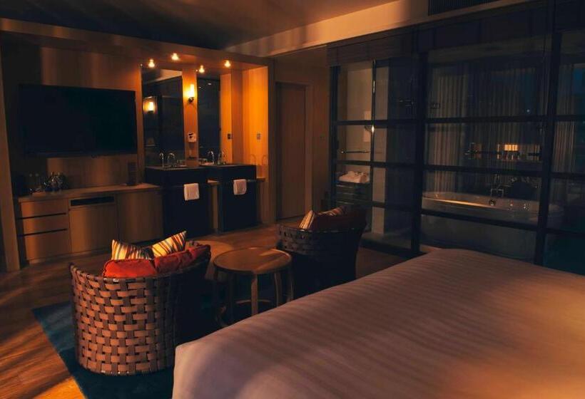 سوئیت با تخت بزرگ, With The Style Fukuoka