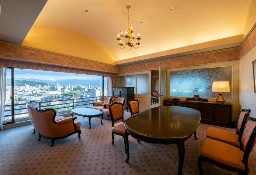 غرفة قياسية ذات إطلالة, Tokiwa