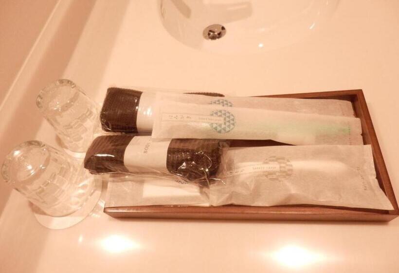 חדר סופריור, Yuya Ruru Saisai