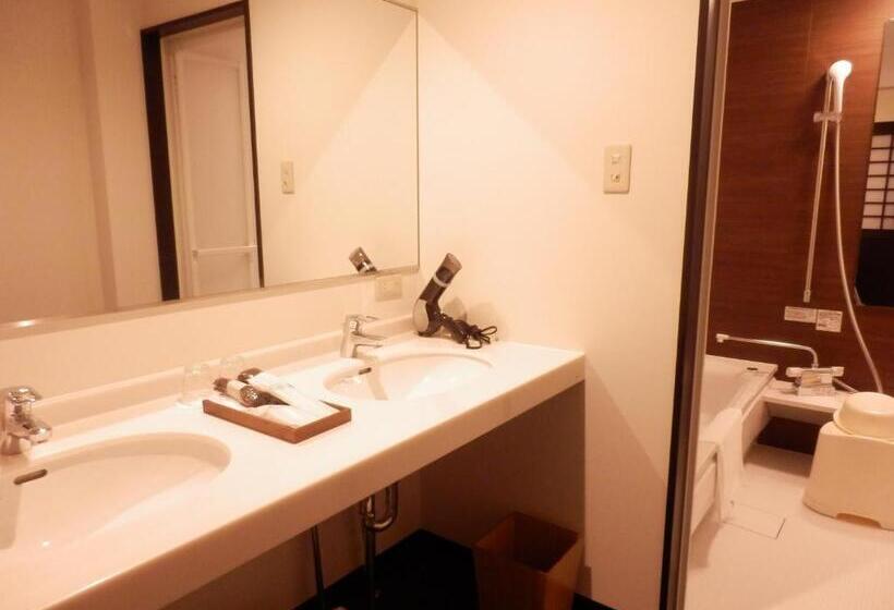 חדר סופריור, Yuya Ruru Saisai