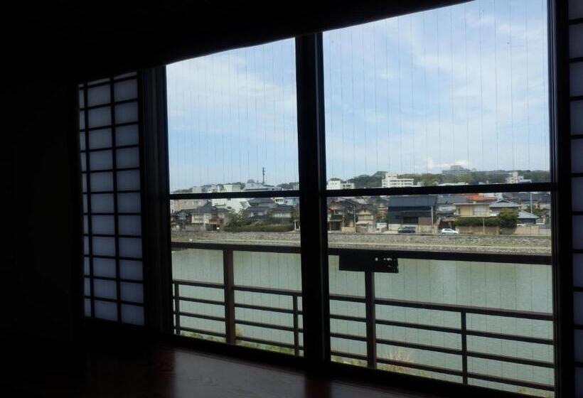 חדר סופריור, Yuya Ruru Saisai