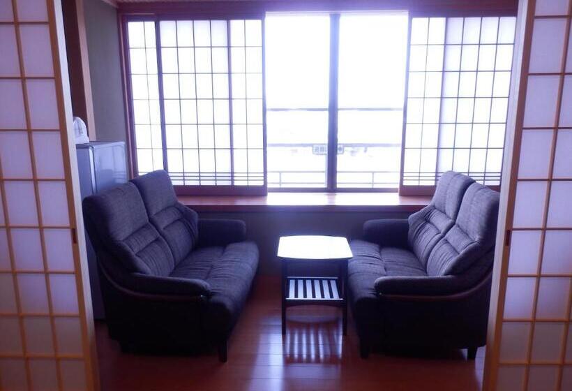 חדר דלוקס, Yuya Ruru Saisai