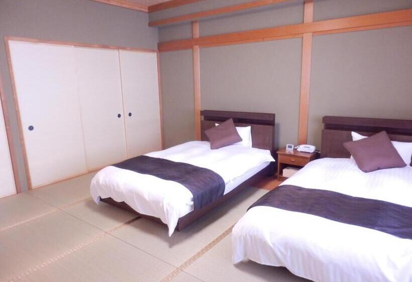 Quarto Deluxe, Yuya Ruru Saisai