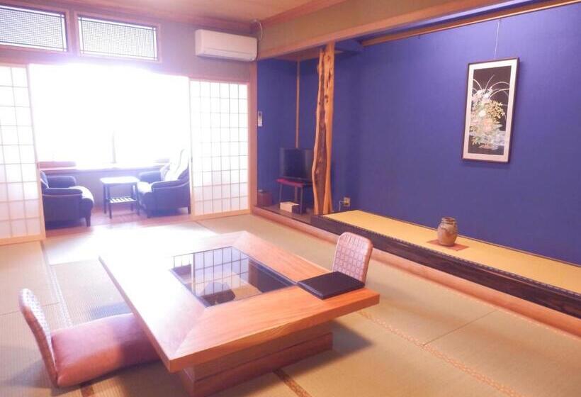 חדר דלוקס, Yuya Ruru Saisai