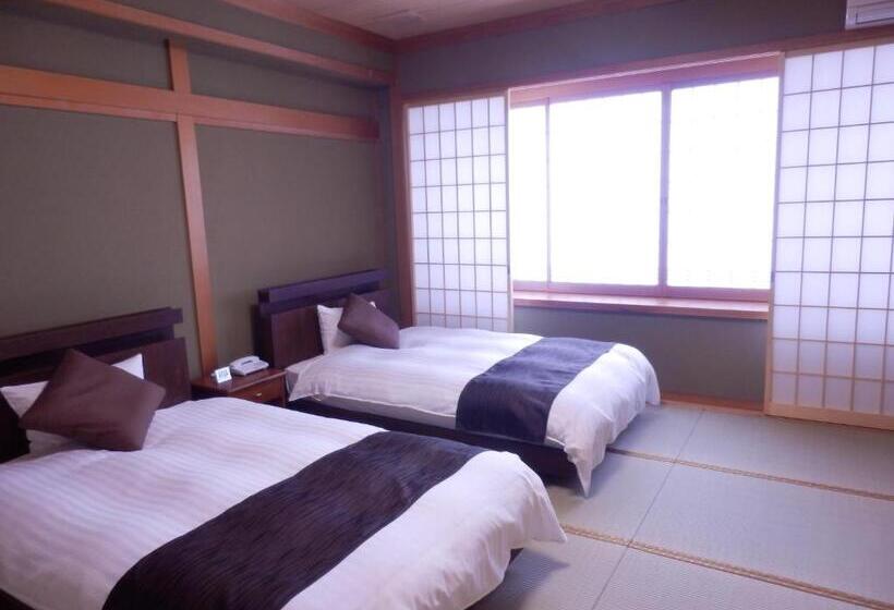 חדר דלוקס, Yuya Ruru Saisai