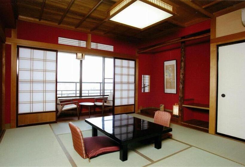 סוויטת ג'וניור, Yuya Ruru Saisai