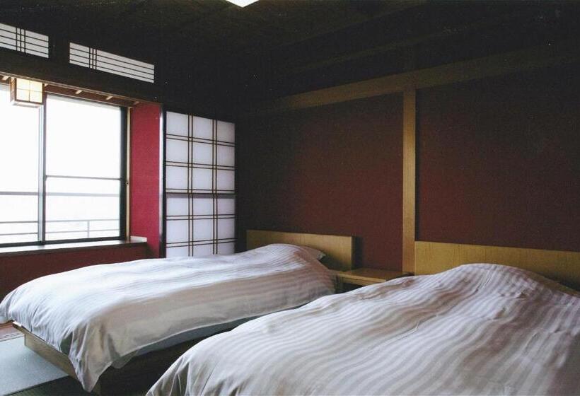 סוויטת ג'וניור, Yuya Ruru Saisai