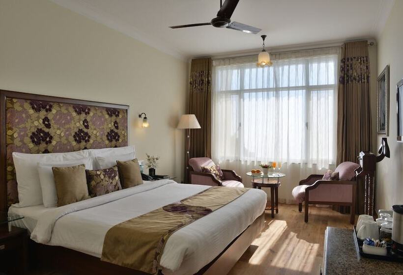 חדר אקזקיוטיב, Royal Orchid Fort Resort