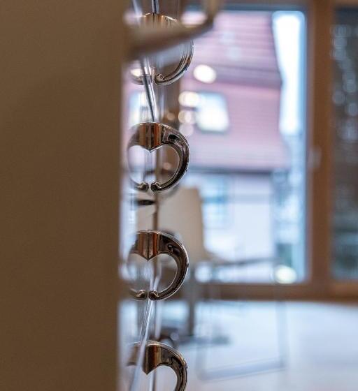 스탠다드 스튜디오, West Apartments