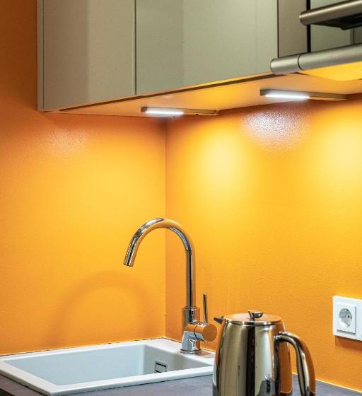 스탠다드 스튜디오, West Apartments