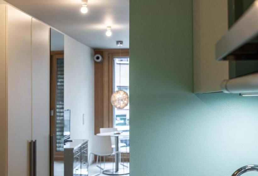 스탠다드 스튜디오, West Apartments