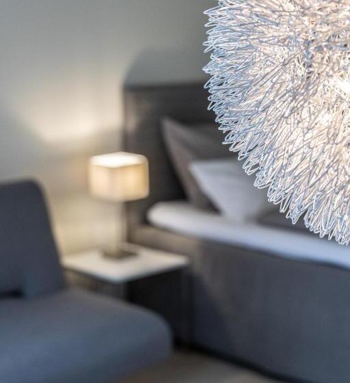 스탠다드 스튜디오, West Apartments