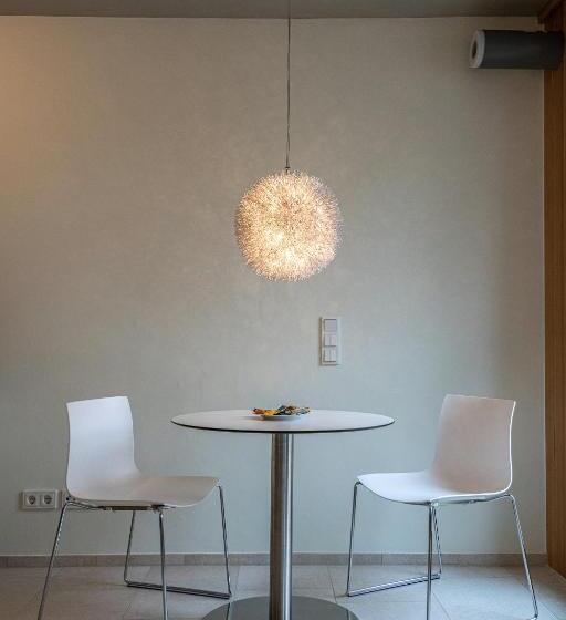 스탠다드 스튜디오, West Apartments