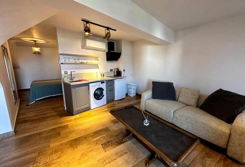 سوییت لوکس, Oikos Bozcaada