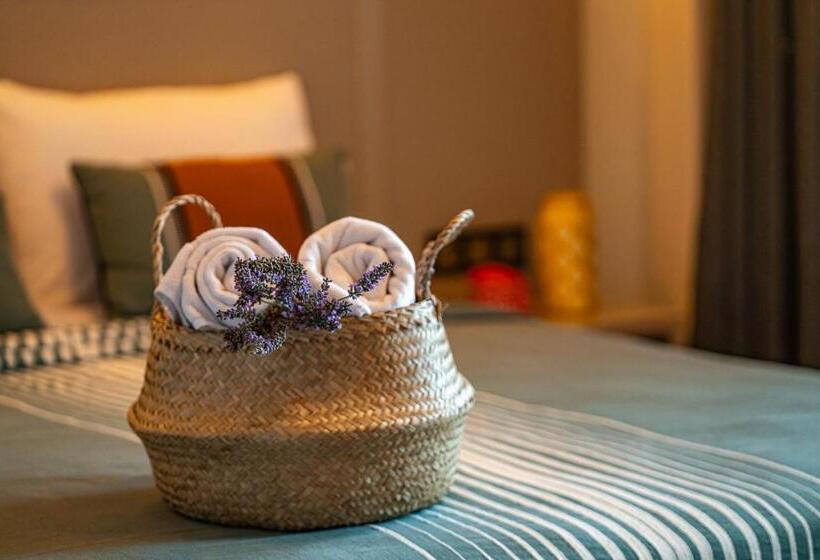 اتاق اکونومی, Oikos Bozcaada