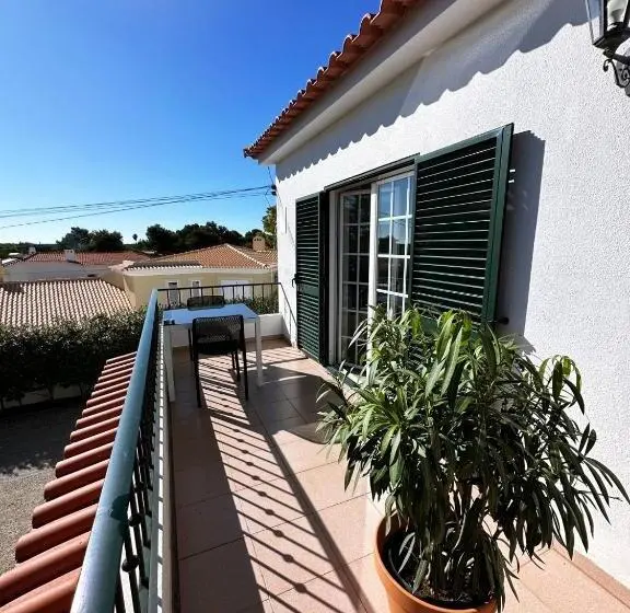 コンフォートトリプルルーム, Moro S Friends House   Cascais