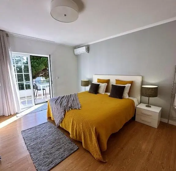 コンフォートトリプルルーム, Moro S Friends House   Cascais