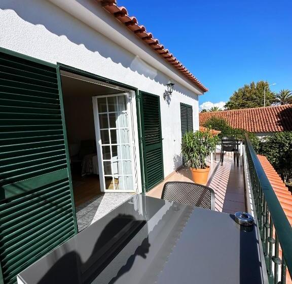 Standard Room with Terrace, Moro S Friends House   Cascais