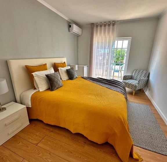 Standard Room with Terrace, Moro S Friends House   Cascais