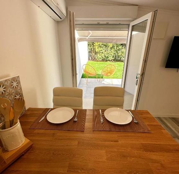 استودیو استاندارد با چشم‌انداز باغ, Moro S Friends House   Cascais