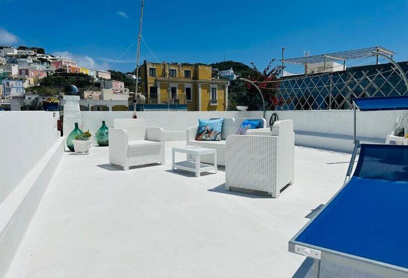 דירת חדר עם טרסה, Tritone   Immobilevante