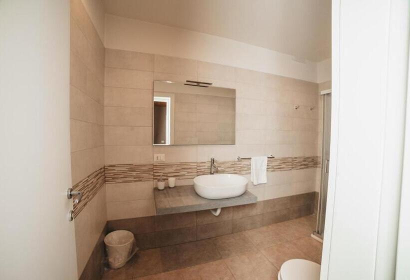 デラックスルーム, G Room