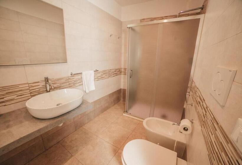 デラックスルーム, G Room