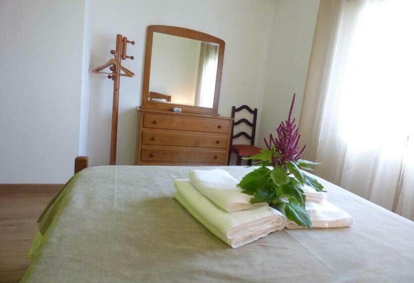 בית, 4 חדרי שינה, Mira River