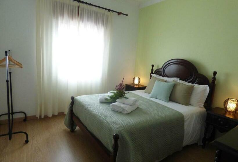 בית, 4 חדרי שינה, Mira River