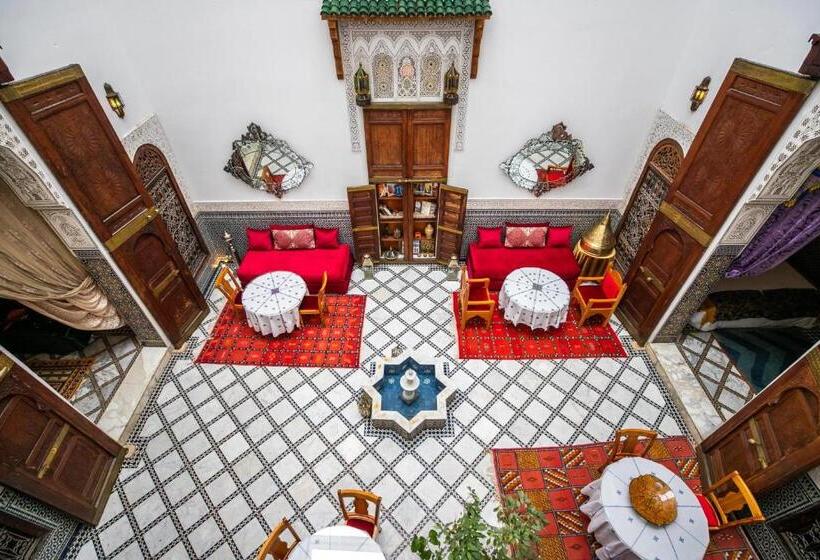 اتاق ساده سه‌ نفره, Riad Arabella