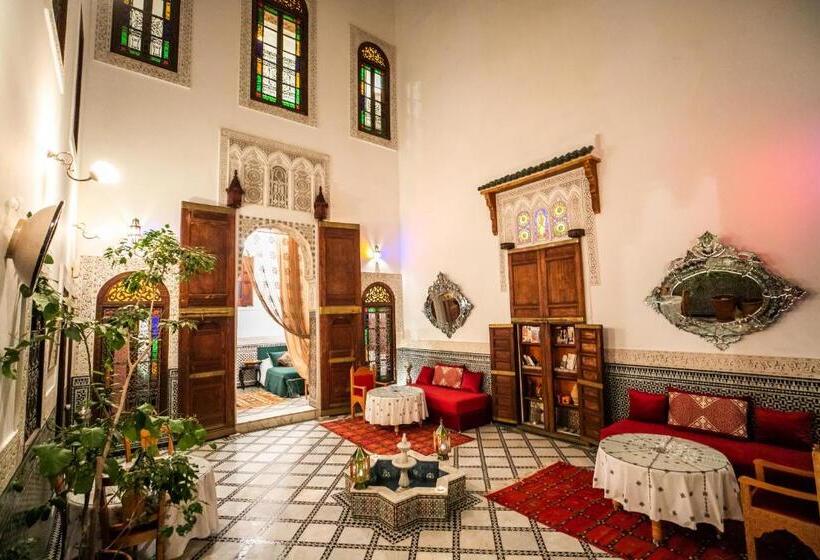 اتاق ساده سه‌ نفره, Riad Arabella