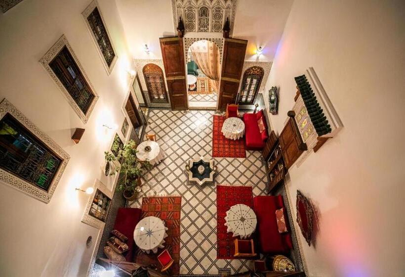 اتاق ساده سه‌ نفره, Riad Arabella