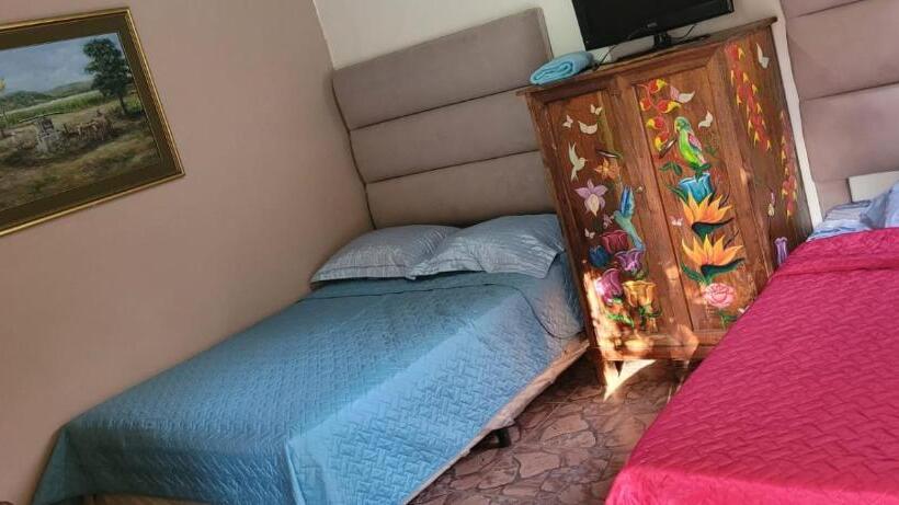 标准间带露台, Hostal Cabañas Ave Maria