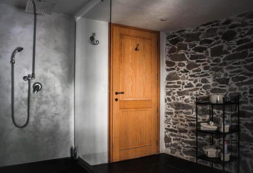 豪华三人间, Atipico