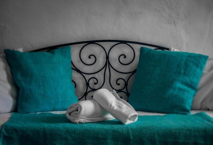 豪华三人间, Atipico