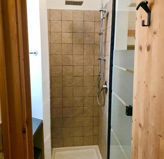 豪华工作室, Atipico