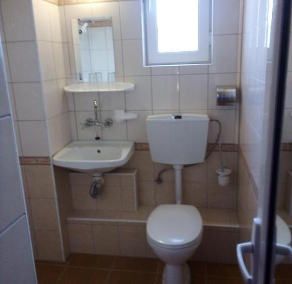 Deluxe Kolmen Hengen Huone, Doctor S House
