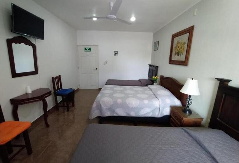 スタンダード４人部屋, Hostal Cristo Rey