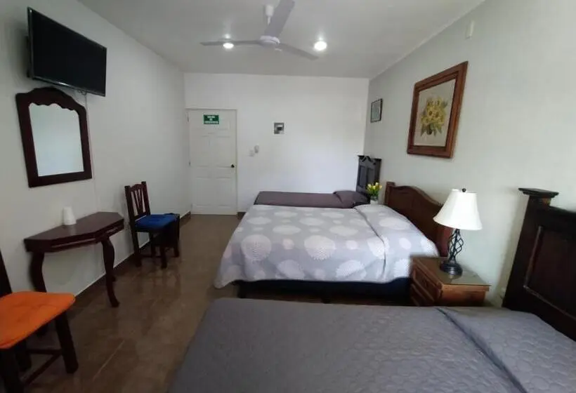 スタンダード４人部屋, Hostal Cristo Rey