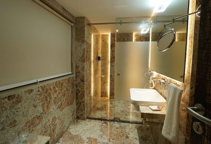 Номер Deluxe, Rs Exclusive Stay & Fine Dine   Near To Akola Junction