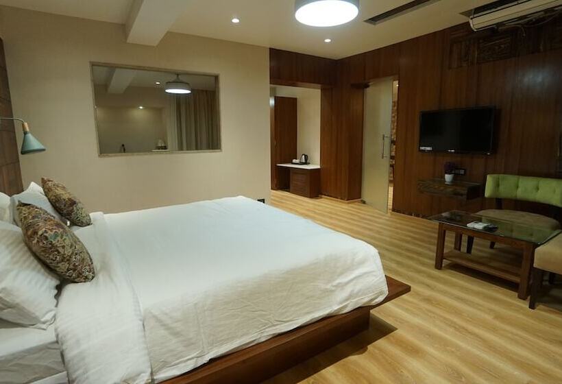 Номер Deluxe, Rs Exclusive Stay & Fine Dine   Near To Akola Junction