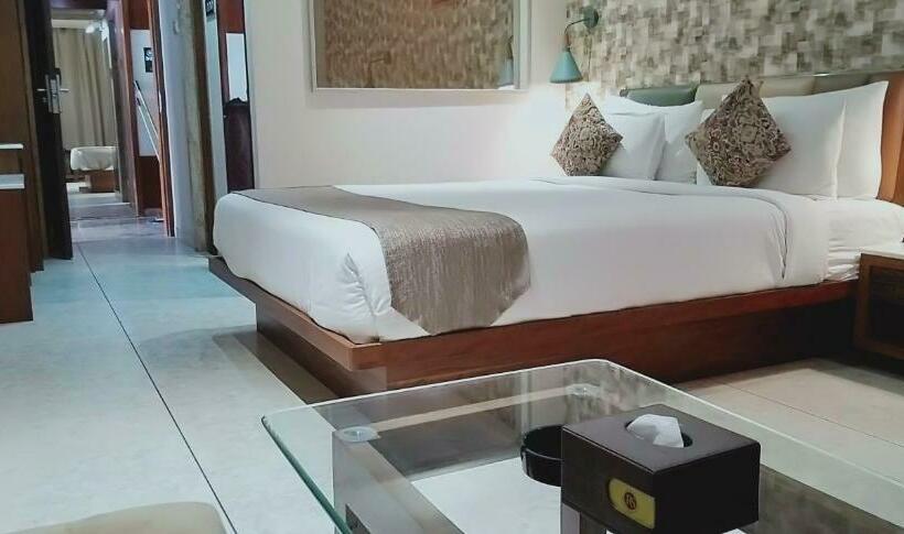 חדר משפחתי, Rs Exclusive Stay & Fine Dine   Near To Akola Junction