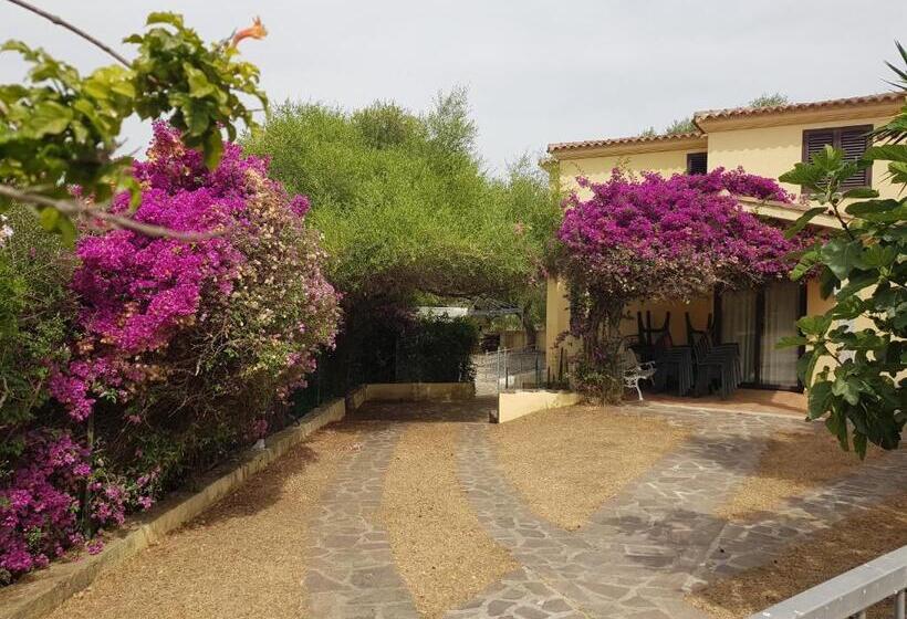 اتاق استاندارد سه نفره, Villa Dettori