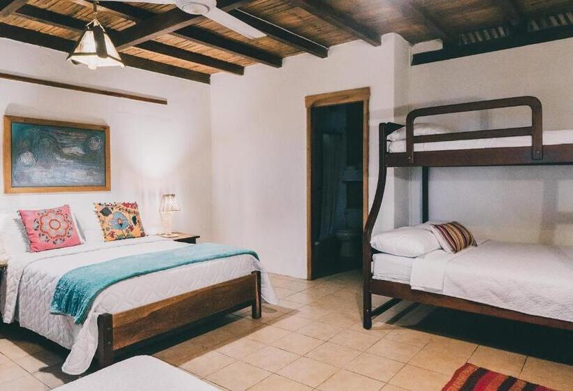 Семейный Номер Вид на Сад, Cuna Luna Hosteria