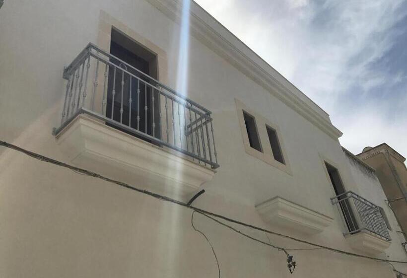 Трехместный Номер Стандарт с Балконом, Li Caseddi Ti Lu Cesarinu