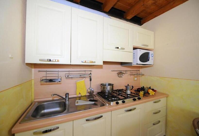 패밀리 스튜디오, Agriturismo Lizzarola