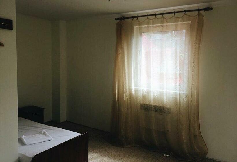 اتاق استاندارد سه نفره, Crocus