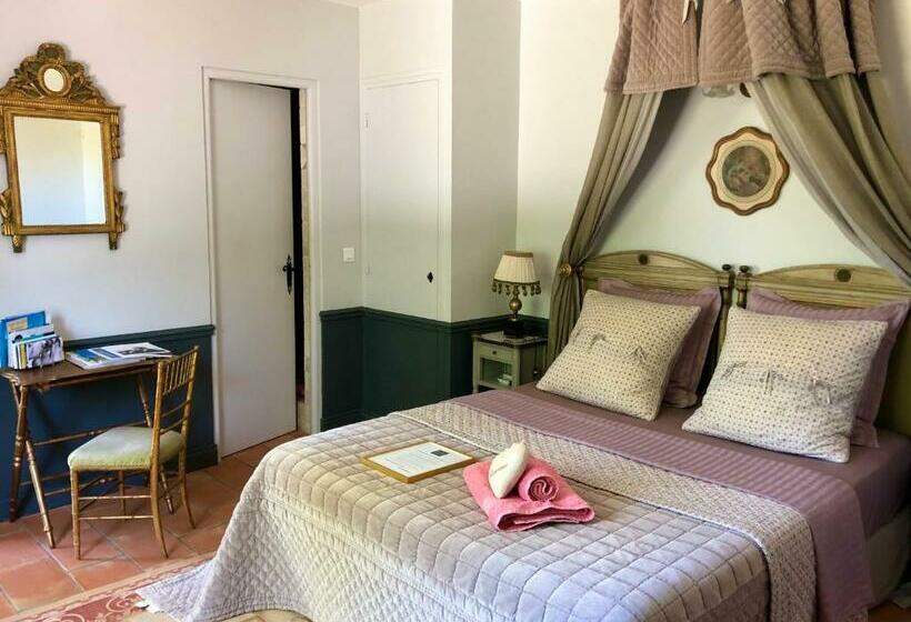 غرفة قياسية سرير كينج, Les Aurochs