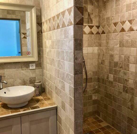 غرفة قياسية سرير كينج, Les Aurochs