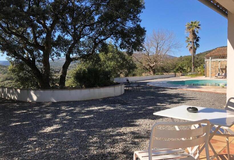 חדר סטנדרט עם מיטת קינג, Les Aurochs